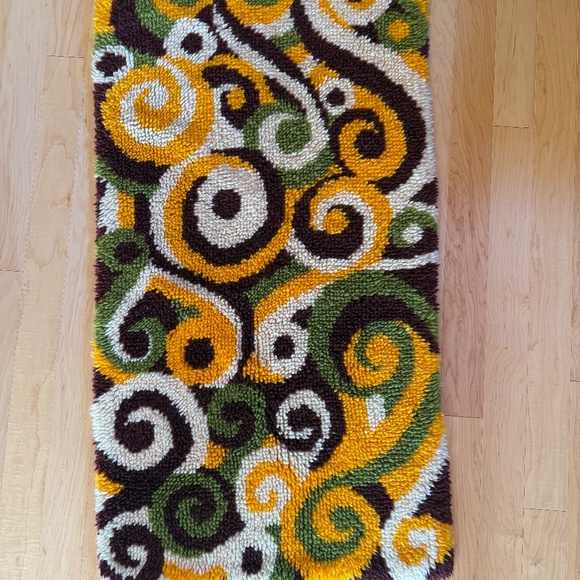 Groovy 70s Latch Hook Rug - Picture 1 of 6